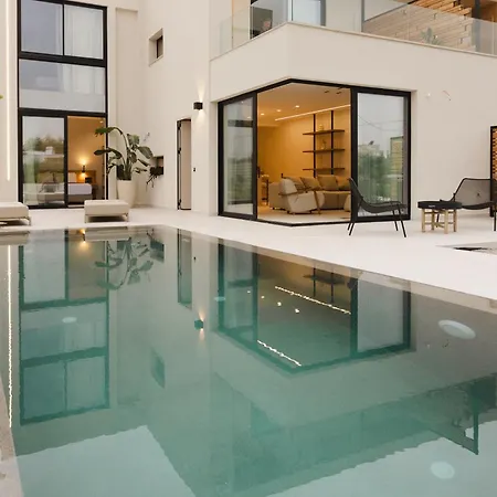 Villa Destino Residencies *