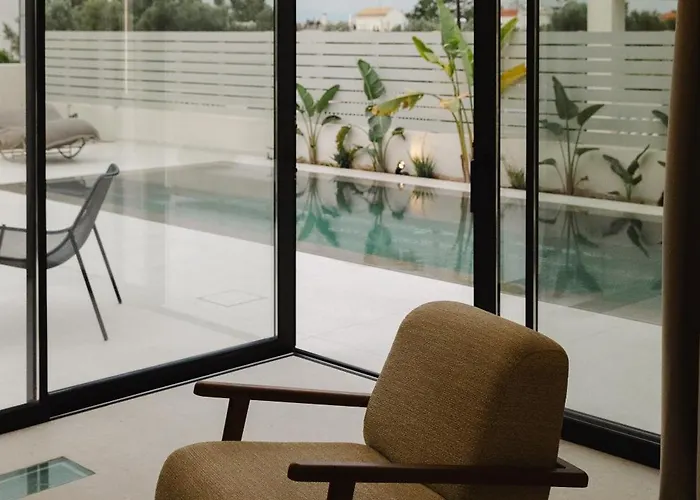 Destino Residencies * Лоутраки