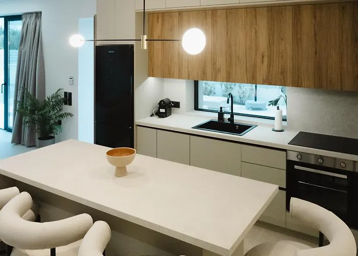 Destino Residencies Лоутраки